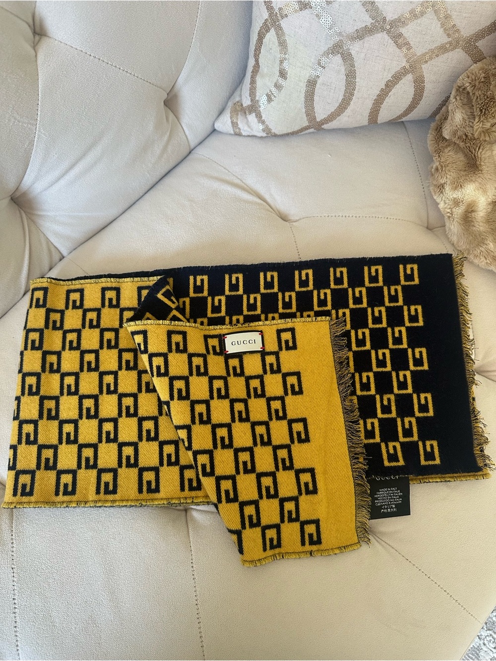 Gucci two toned scarf